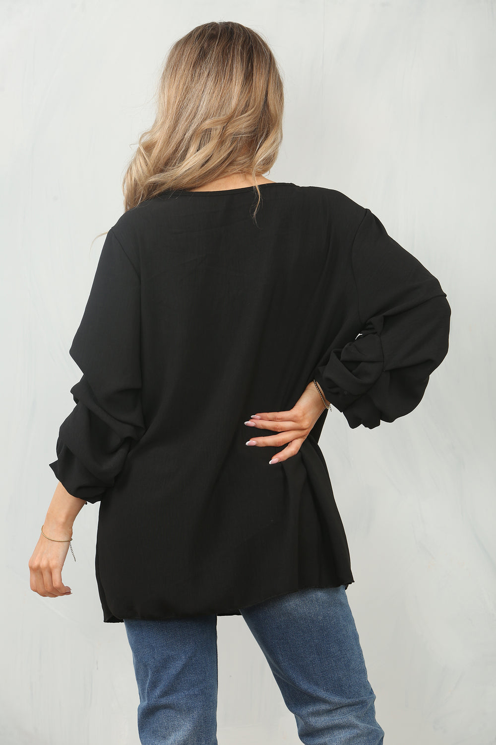 RUCHED SLEEVE NECKLACE BLOUSE (15091796509056)