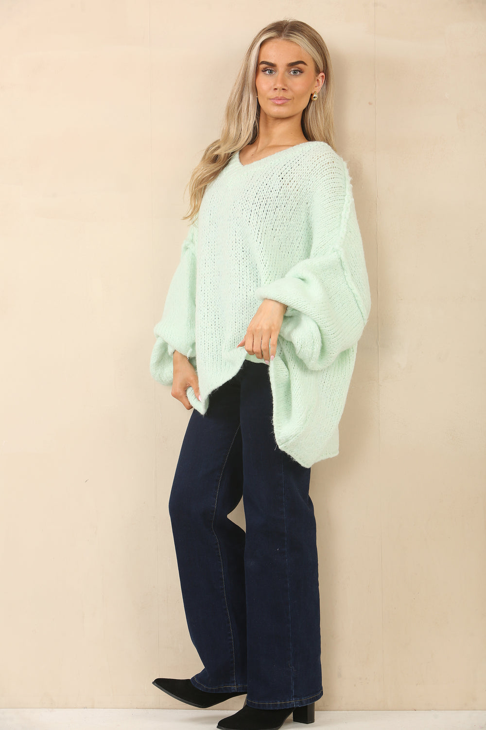 OVERSIZED V-NECK KNITTED JUMPER (14994037604736)