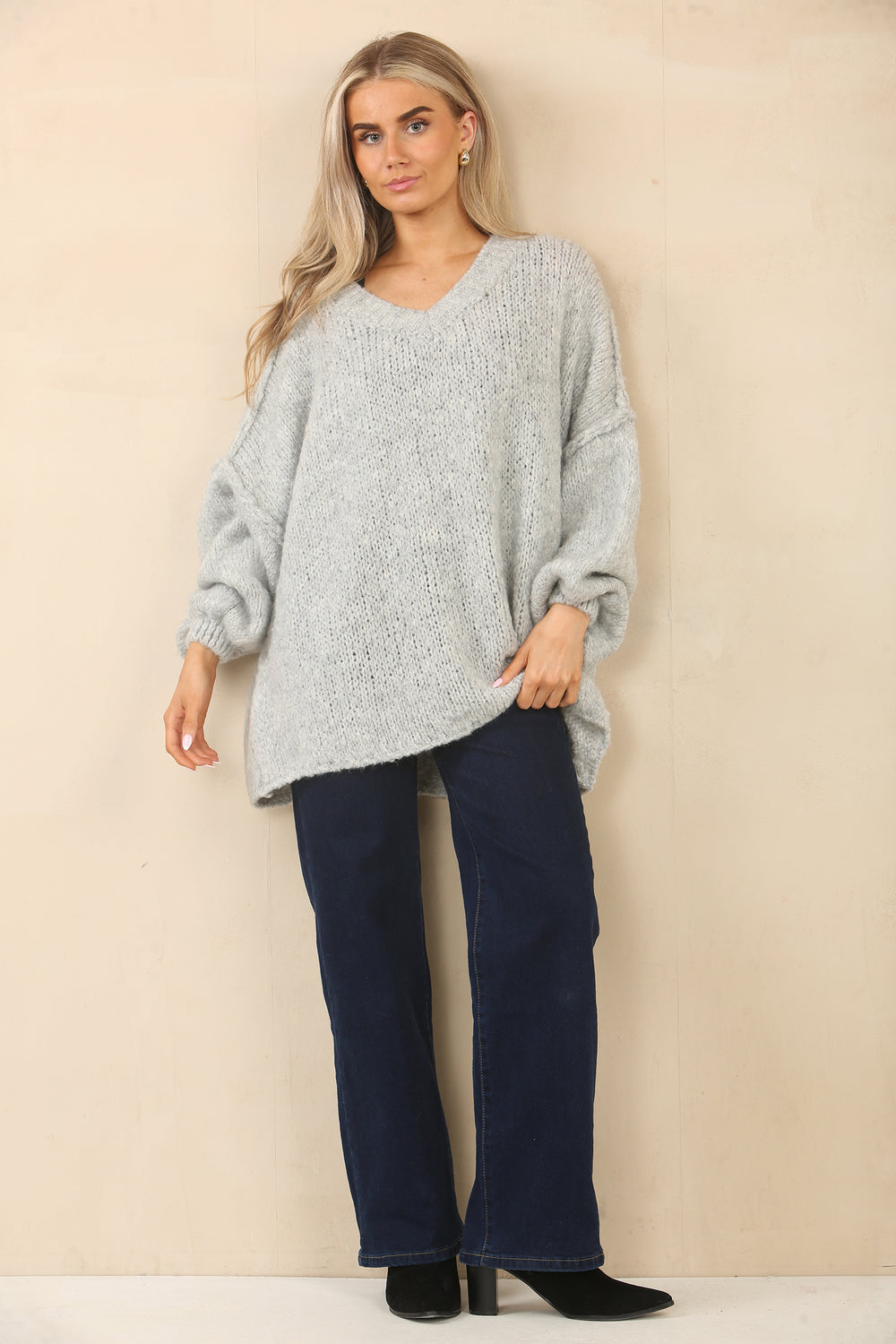 OVERSIZED V-NECK KNITTED JUMPER (14994039406976)