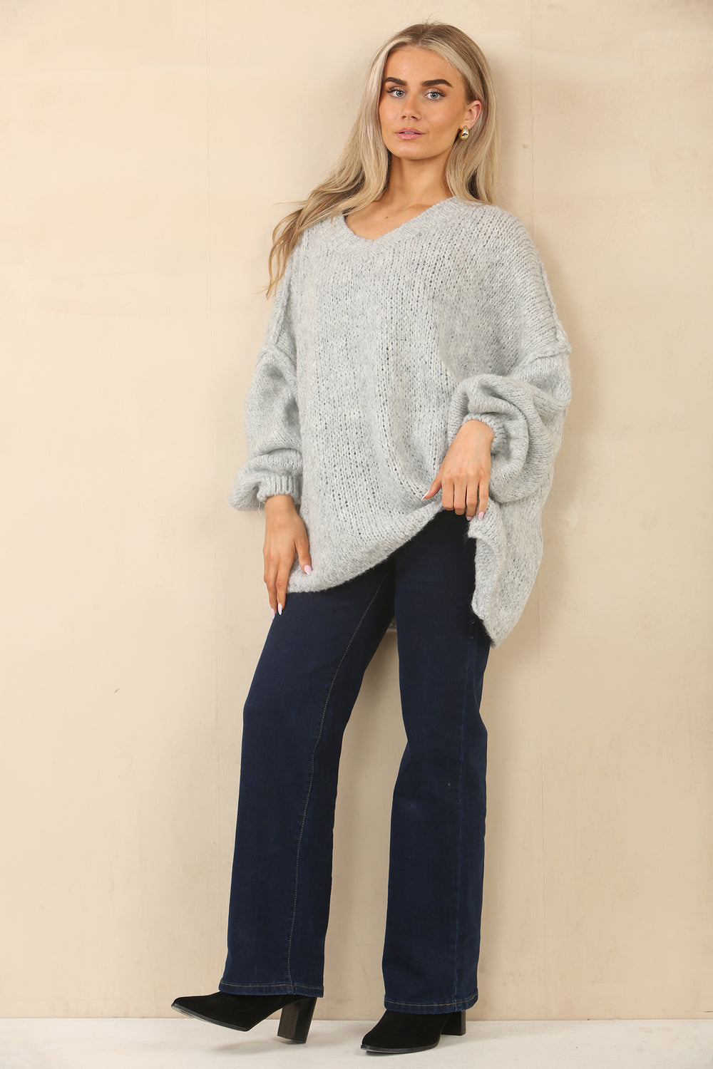 OVERSIZED V-NECK KNITTED JUMPER (14994039406976)