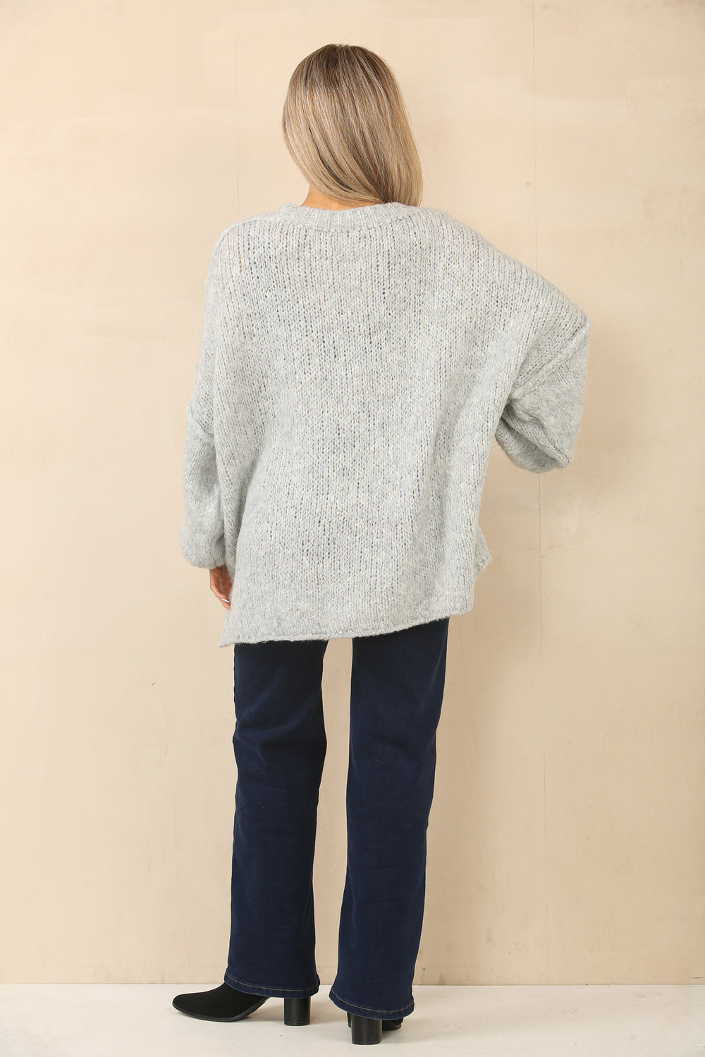 OVERSIZED V-NECK KNITTED JUMPER (14994039406976)