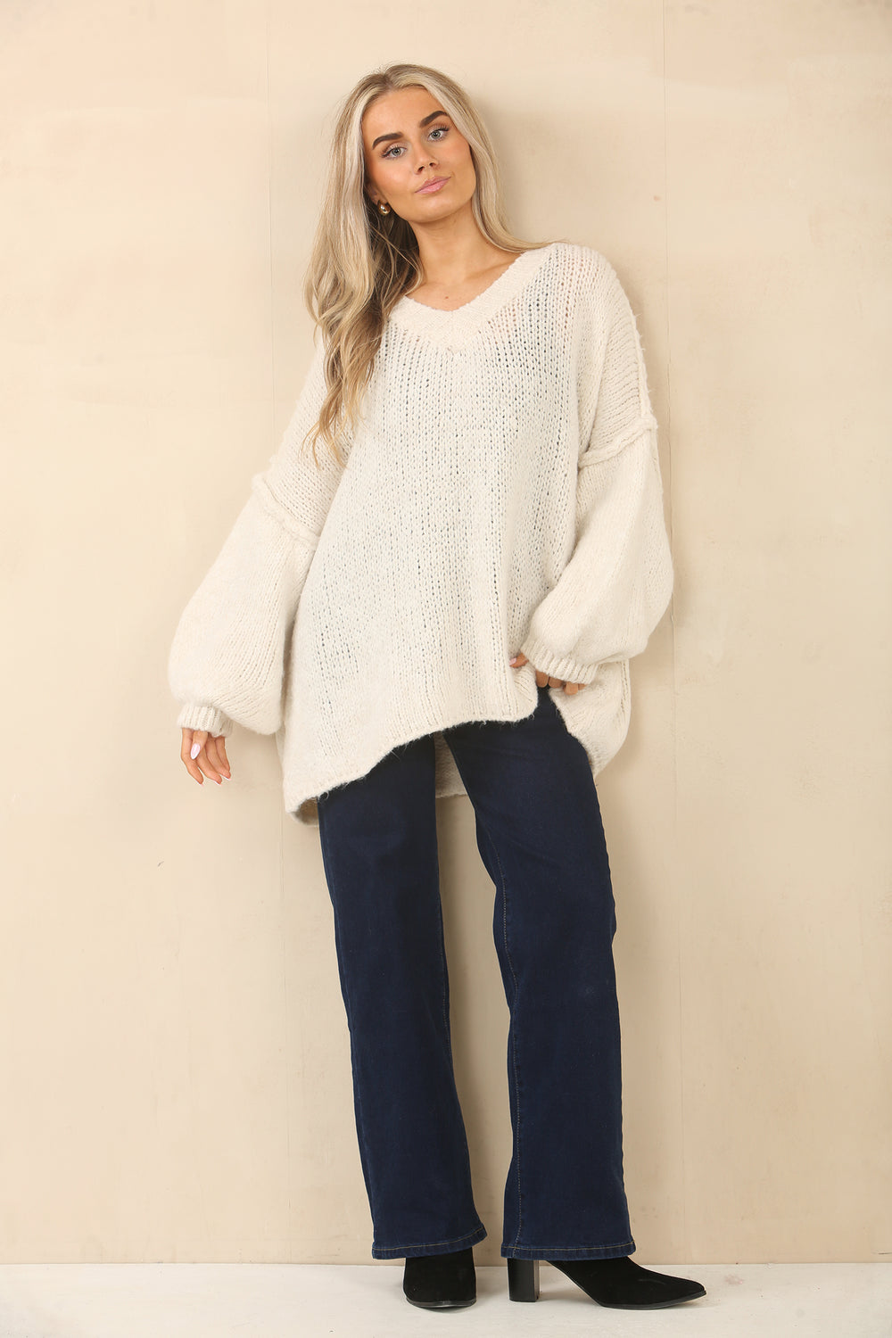 OVERSIZED V-NECK KNITTED JUMPER (14994040193408)